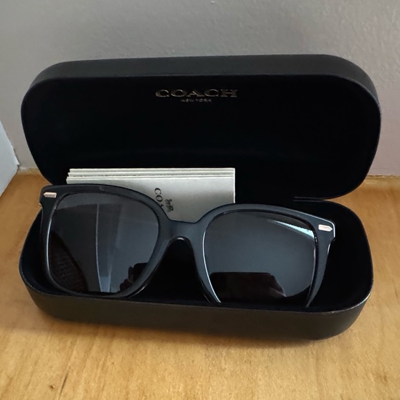 ✨ Coach HC8381U CL918 0HC8381U Sunglasses – Like New ✨ - Picture 12 of 12